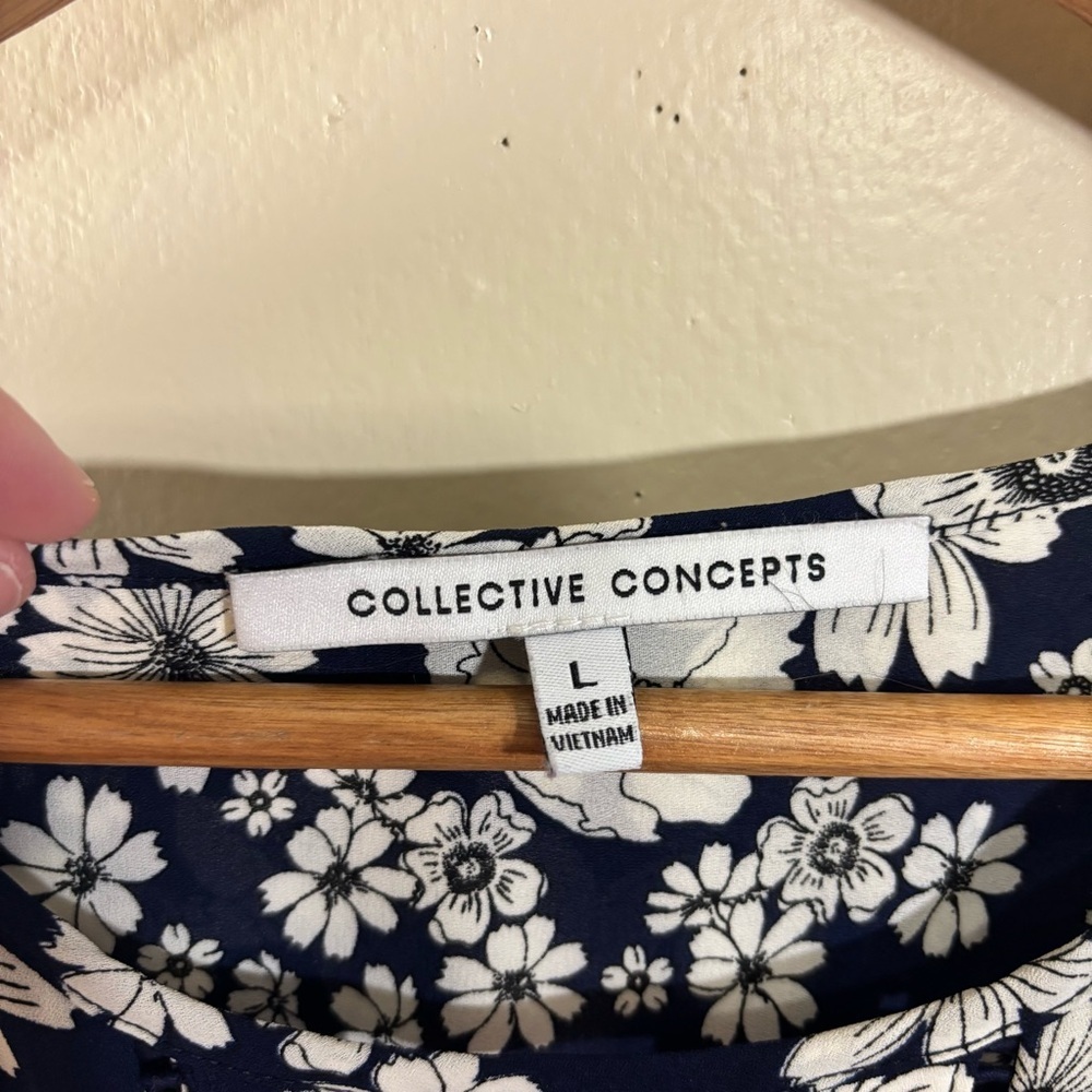 Collective Concepts Navy and White Floral Blouse Size L - Picture 2 of 5